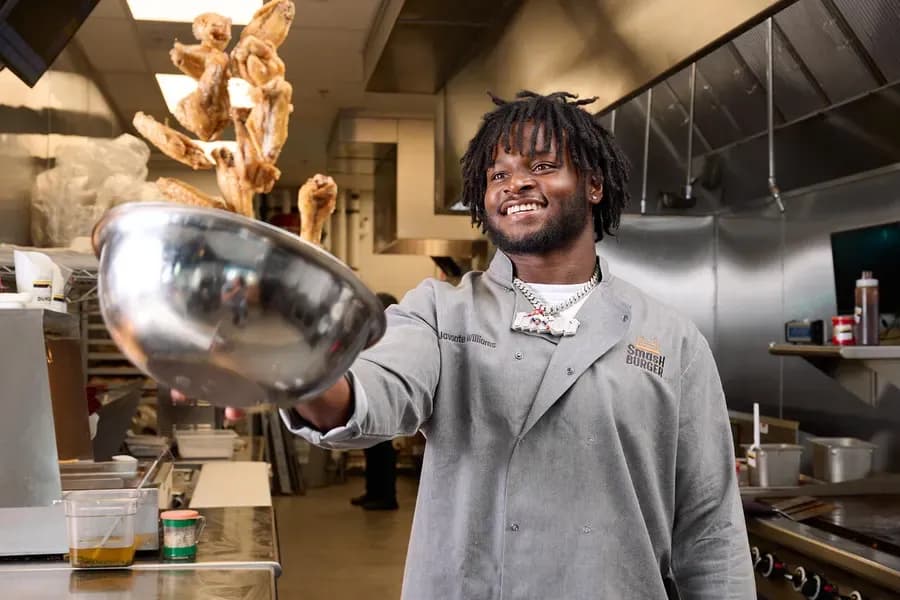 Javonte Williams wing toss