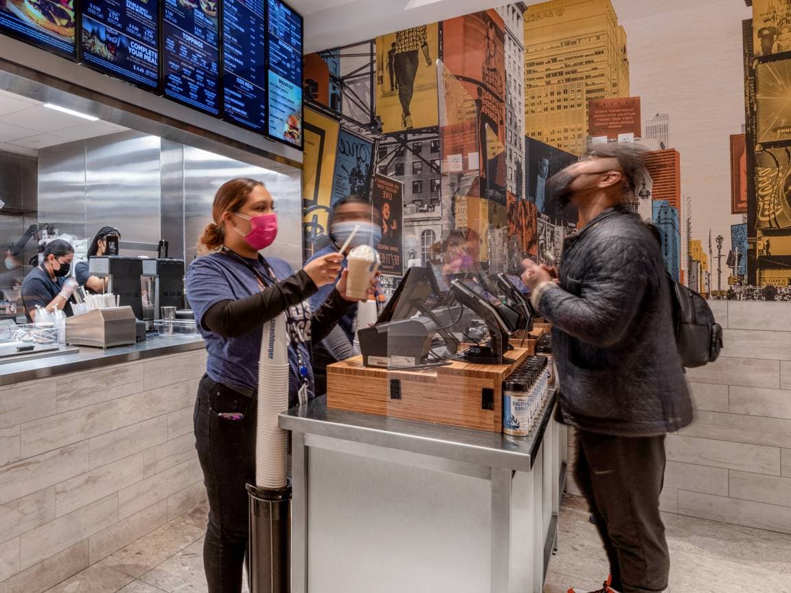 smashburger guest at register